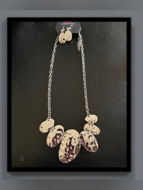 Paparazzi Silver Hammered Oval Pebble Necklace